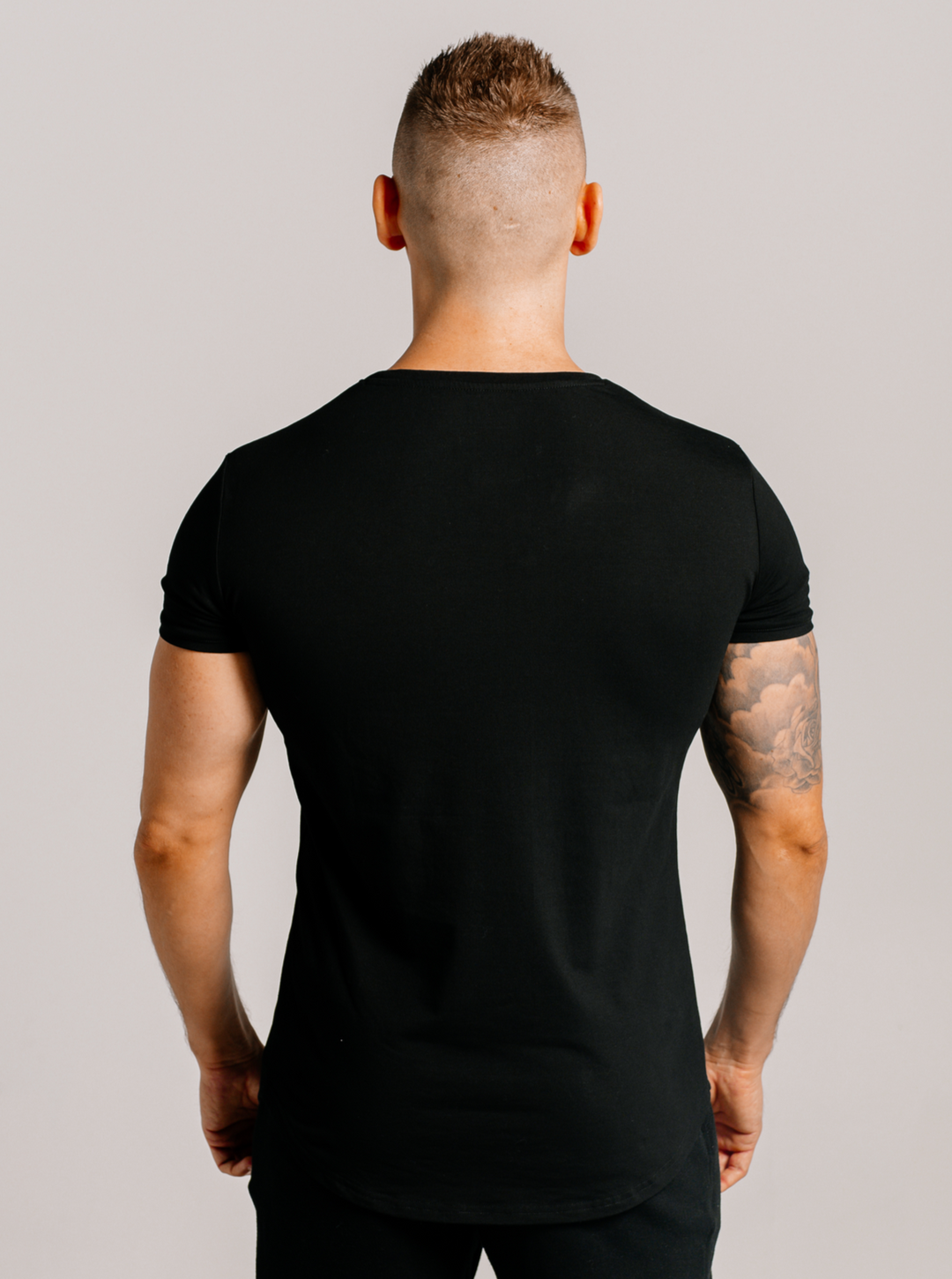 ESSENTIAL TEE - BLACK