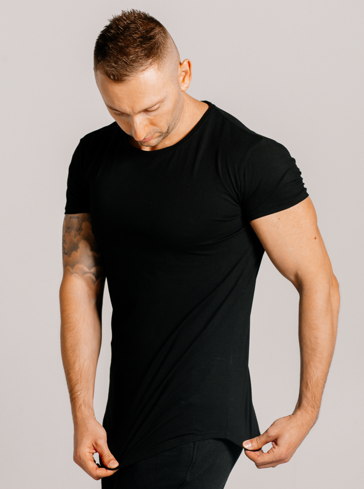 ESSENTIAL TEE - BLACK